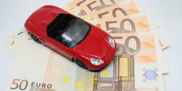 Guide_de_la_finance_:_tout_savoir_sur_l_assurance_voiture_en_ligne_immédiate