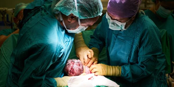 Les_avantages_de_la_chirurgie_robot_assistée_pour_les_interventions_mini_invasives
